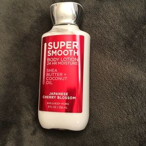 Bath & body works Japanese cherry blossom lotion